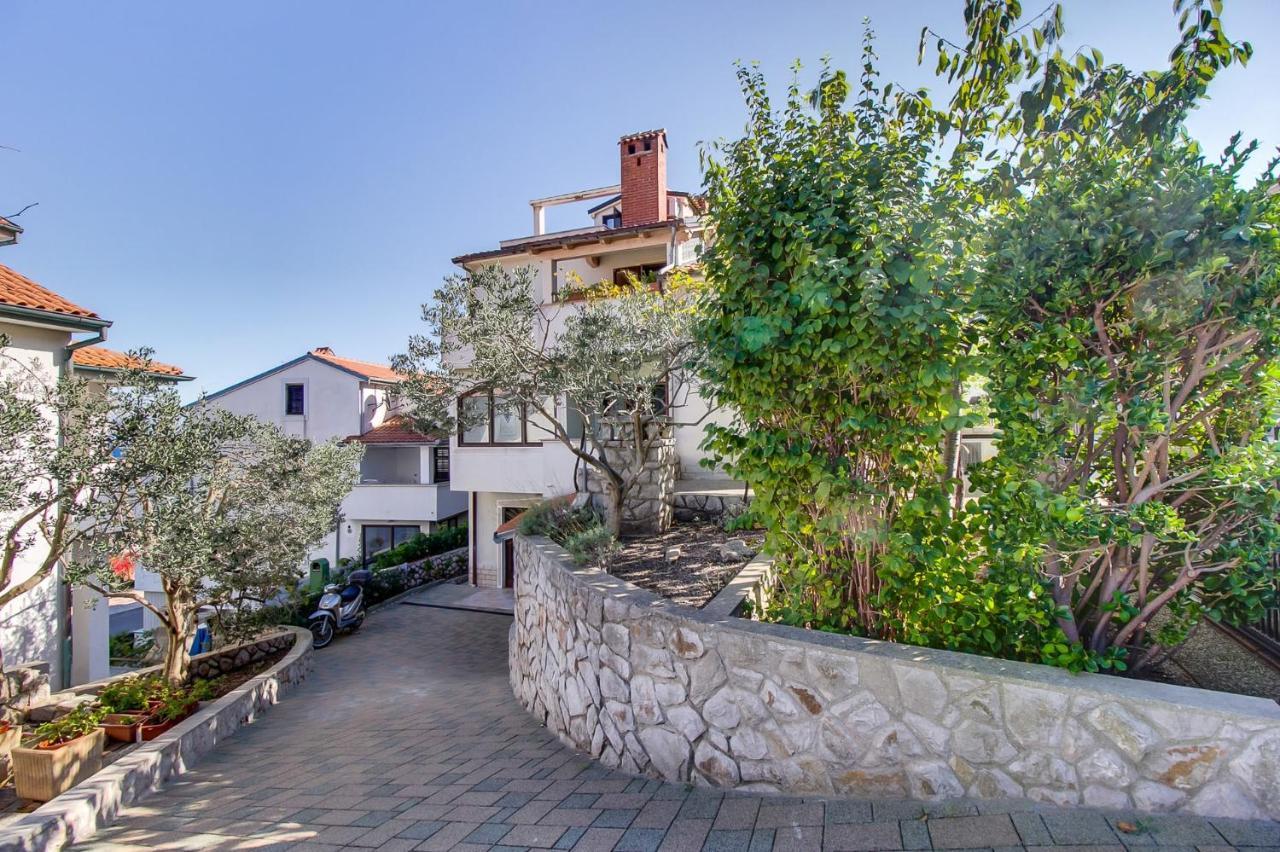 Apartments With A Parking Space Mali Lošinj Exterior foto