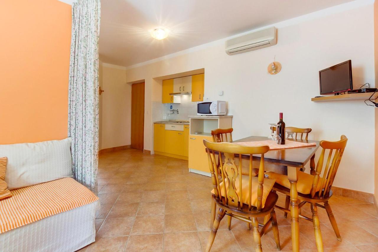 Apartments With A Parking Space Mali Lošinj Exterior foto