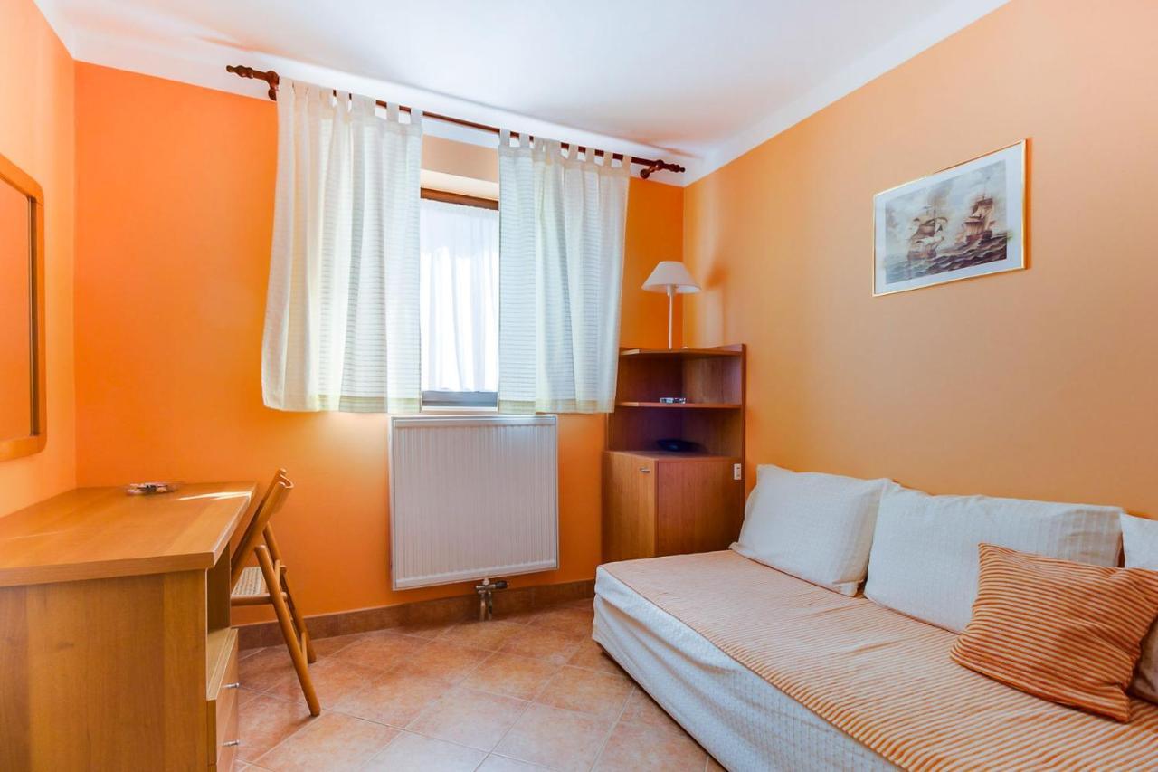 Apartments With A Parking Space Mali Lošinj Exterior foto