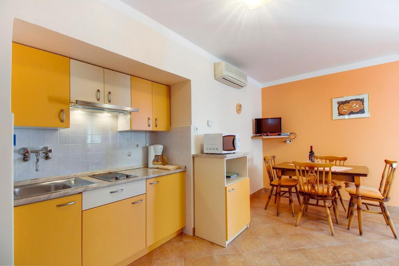 Apartments With A Parking Space Mali Lošinj Exterior foto